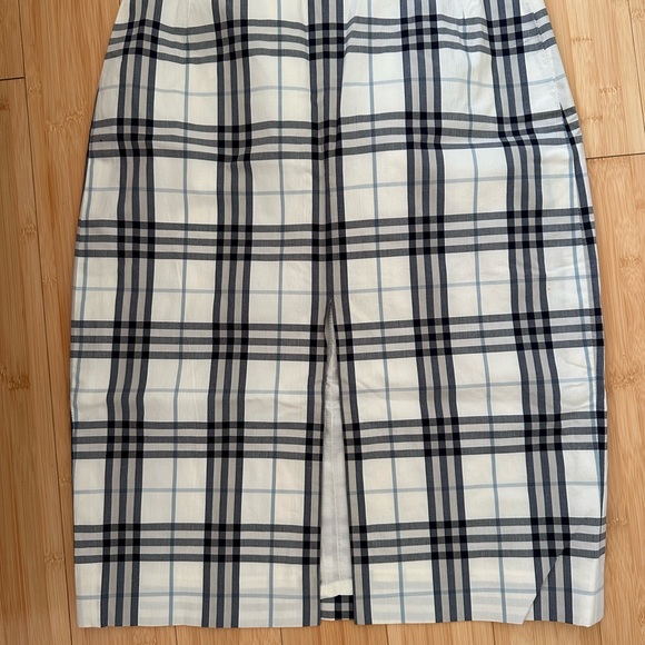 Burberry skirt - Picture 2 of 4